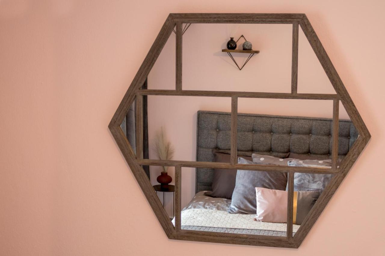 Silene Luxury Apartment Néa Péramos Kültér fotó